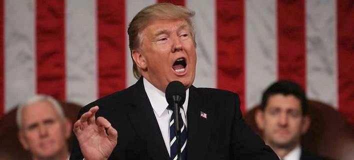 Ο Τράμπ κατηγόρησε τους δημοκρατικούς για «προδοσία» επειδή δεν τον χειροκρότησαν